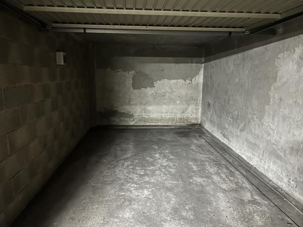 Parking
        
        - 15 m² 28 000 € *