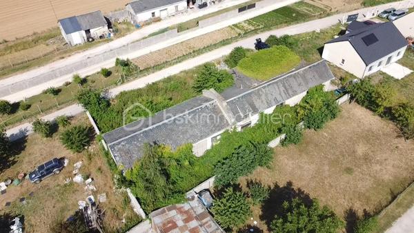 Ancien local industriel à fort potentiel situé sur le secteur de Malesherbes (45330), offrant une belle opportunité de transformation en habitation. 
Permis de construire en cours de validité permettant un projet d’aménagement avec possibilité de créer deux habitations d’environ 179 m² chacune (358 m² au total). Assainissement individuel à prévoir. Idéal pour un projet familial, un investissement ou une division. 
À découvrir sans tarder !