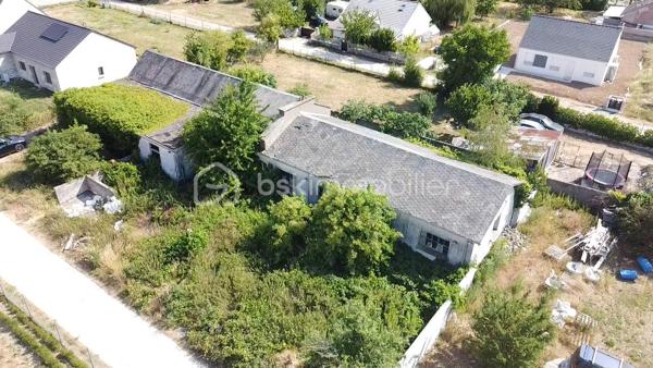 Ancien local industriel à fort potentiel situé sur le secteur de Malesherbes (45330), offrant une belle opportunité de transformation en habitation. 
Permis de construire en cours de validité permettant un projet d’aménagement avec possibilité de créer deux habitations d’environ 179 m² chacune (358 m² au total). Assainissement individuel à prévoir. Idéal pour un projet familial, un investissement ou une division. 
À découvrir sans tarder !