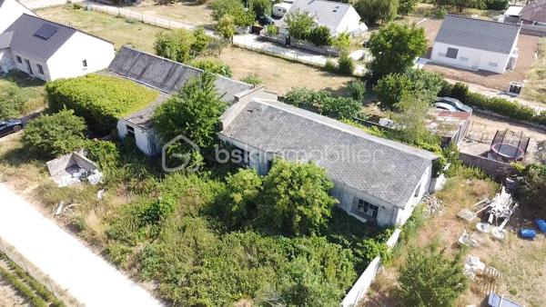 Ancien local industriel à fort potentiel situé sur le secteur de Malesherbes (45330), offrant une belle opportunité de transformation en habitation. 
Permis de construire en cours de validité permettant un projet d’aménagement avec possibilité de créer deux habitations d’environ 179 m² chacune (358 m² au total). Assainissement individuel à prévoir. Idéal pour un projet familial, un investissement ou une division. 
À découvrir sans tarder !