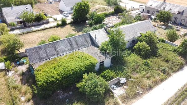 Ancien local industriel à fort potentiel situé sur le secteur de Malesherbes (45330), offrant une belle opportunité de transformation en habitation. 
Permis de construire en cours de validité permettant un projet d’aménagement avec possibilité de créer deux habitations d’environ 179 m² chacune (358 m² au total). Assainissement individuel à prévoir. Idéal pour un projet familial, un investissement ou une division. 
À découvrir sans tarder !