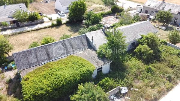 Ancien local industriel à fort potentiel situé sur le secteur de Malesherbes (45330), offrant une belle opportunité de transformation en habitation. 
Permis de construire en cours de validité permettant un projet d’aménagement avec possibilité de créer deux habitations d’environ 179 m² chacune (358 m² au total). Assainissement individuel à prévoir. Idéal pour un projet familial, un investissement ou une division. 
À découvrir sans tarder !