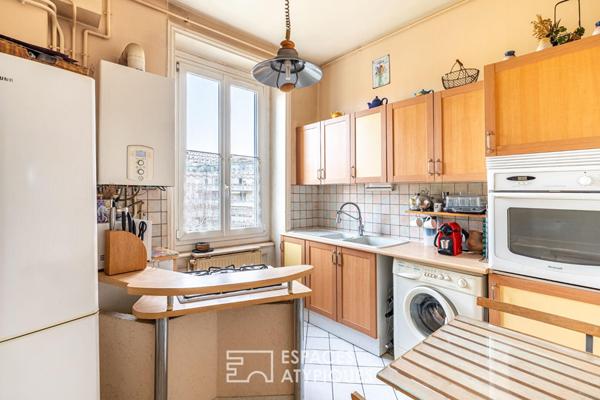 Appartement ancien en plein centre avec jardin, caves et grenier