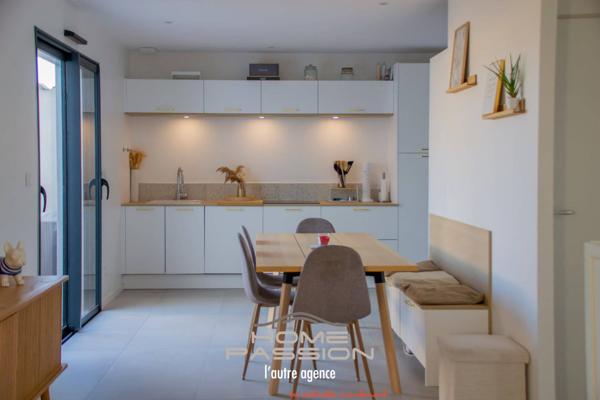 VAUX-SUR-MER  UNE MAISON DE TYPE CITADINE AUX ACCENTS SCANDINAVES