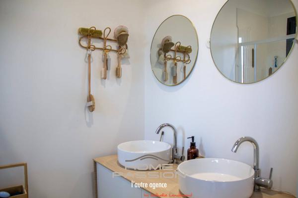 VAUX-SUR-MER  UNE MAISON DE TYPE CITADINE AUX ACCENTS SCANDINAVES