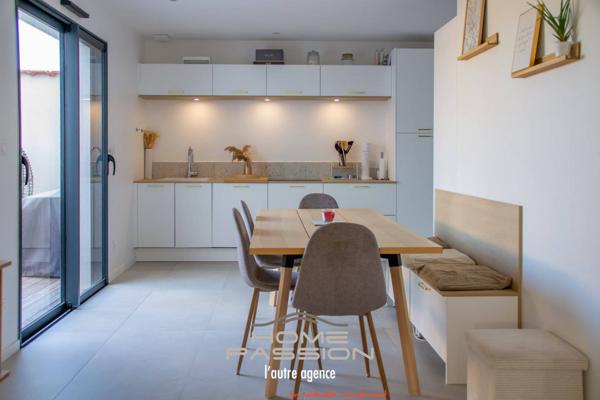 VAUX-SUR-MER  UNE MAISON DE TYPE CITADINE AUX ACCENTS SCANDINAVES