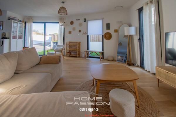 VAUX-SUR-MER  UNE MAISON DE TYPE CITADINE AUX ACCENTS SCANDINAVES