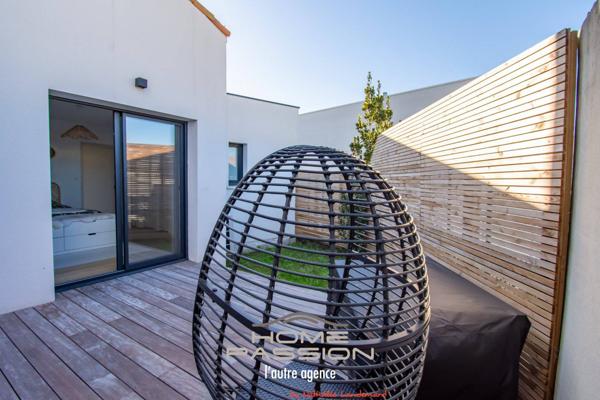 VAUX-SUR-MER  UNE MAISON DE TYPE CITADINE AUX ACCENTS SCANDINAVES