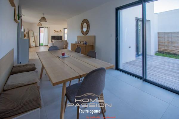 VAUX-SUR-MER  UNE MAISON DE TYPE CITADINE AUX ACCENTS SCANDINAVES