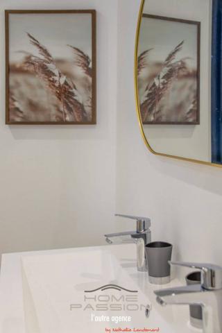 VAUX-SUR-MER  UNE MAISON DE TYPE CITADINE AUX ACCENTS SCANDINAVES