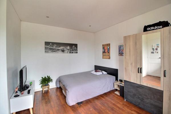 Maison Massy 106 m² environ édifiée sur terrain de 306 m² garage, remise et cave