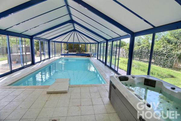 Maison d'architecte avec piscine intérieure