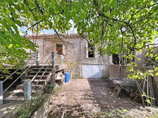 Sud Ardèche – Saint-Paul-le-Jeune (07460) Maison en pierre indépendante – Habitation + local commercial – Terrain 793 m²