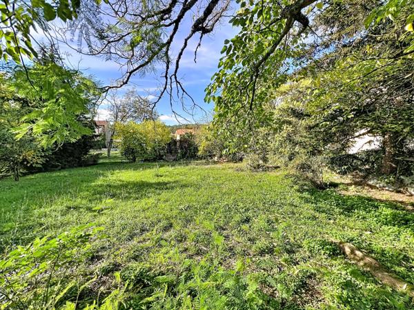 Sud Ardèche – Saint-Paul-le-Jeune (07460) Maison en pierre indépendante – Habitation + local commercial – Terrain 793 m²