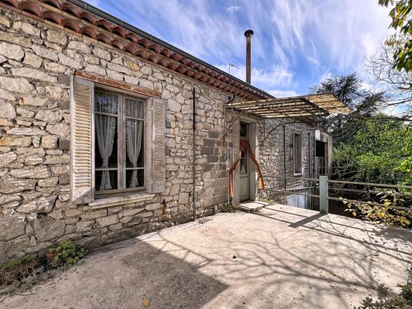 Sud Ardèche – Saint-Paul-le-Jeune (07460) Maison en pierre indépendante – Habitation + local commercial – Terrain 793 m²