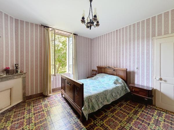 Sud Ardèche – Saint-Paul-le-Jeune (07460) Maison en pierre indépendante – Habitation + local commercial – Terrain 793 m²