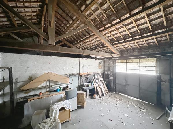 Sud Ardèche – Saint-Paul-le-Jeune (07460) Maison en pierre indépendante – Habitation + local commercial – Terrain 793 m²