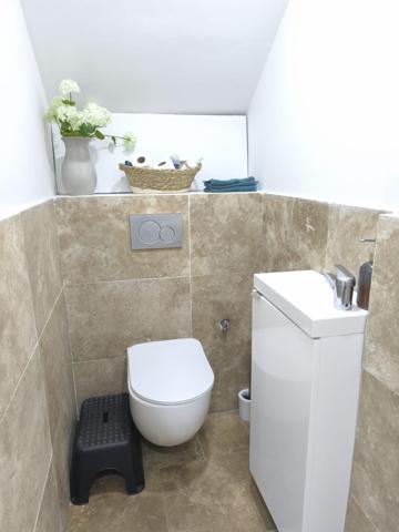 Belle maison moderne avec tous les avantages de la ville.