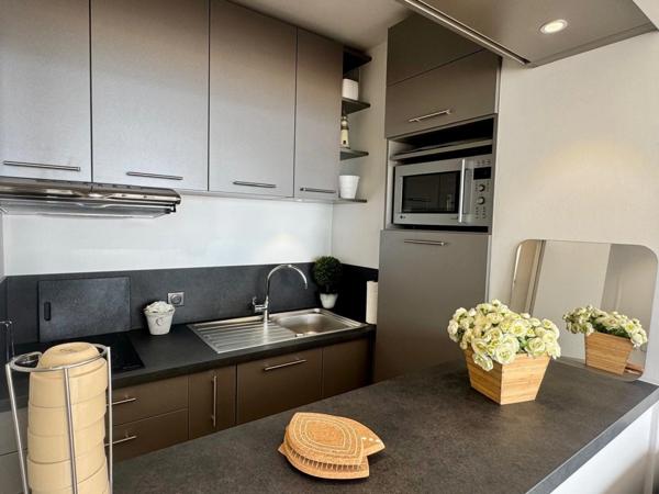 STUDIO DE 27M2-TERRASSE 8M2-FACE MER-DERNIER ETAGE-QUARTIER ACQUABAULE-PLACE DE PARKING EXTERIEURE