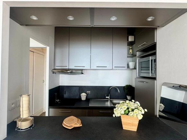 STUDIO DE 27M2-TERRASSE 8M2-FACE MER-DERNIER ETAGE-QUARTIER ACQUABAULE-PLACE DE PARKING EXTERIEURE