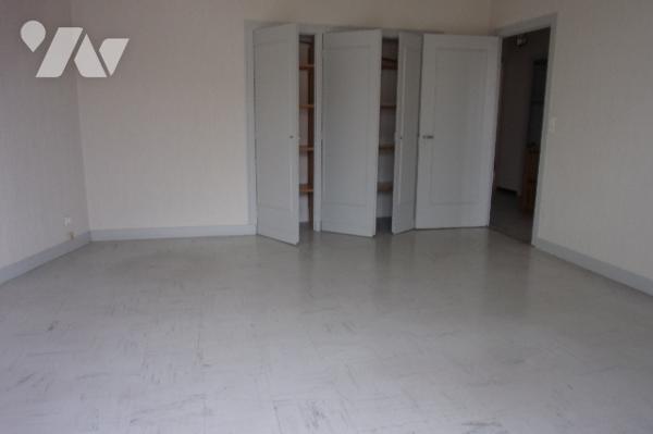 Opportunité investisseur,un ensemble immobilier de 2 appartements de 79m² et 71m² avec garages.