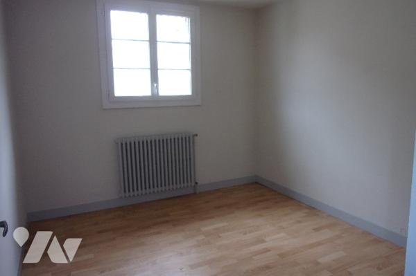 Opportunité investisseur,un ensemble immobilier de 2 appartements de 79m² et 71m² avec garages.