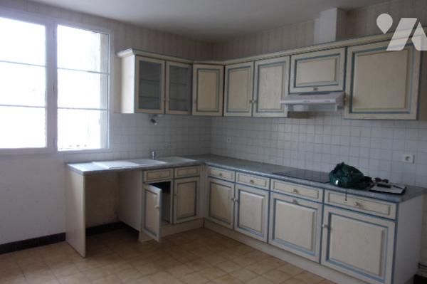 Opportunité investisseur,un ensemble immobilier de 2 appartements de 79m² et 71m² avec garages.