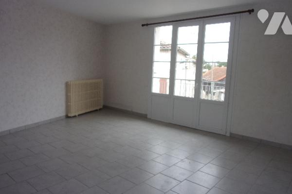 Opportunité investisseur,un ensemble immobilier de 2 appartements de 79m² et 71m² avec garages.
