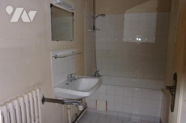 Opportunité investisseur,un ensemble immobilier de 2 appartements de 79m² et 71m² avec garages.