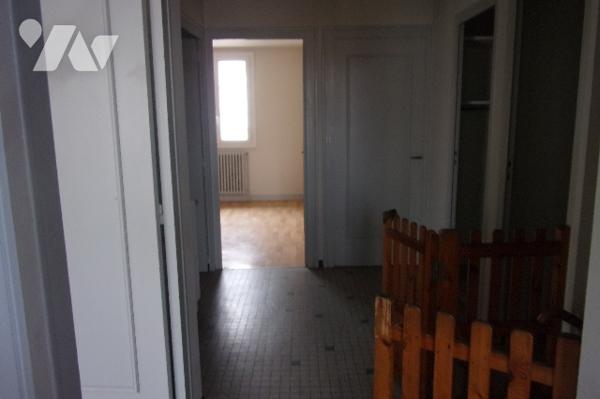 Opportunité investisseur,un ensemble immobilier de 2 appartements de 79m² et 71m² avec garages.