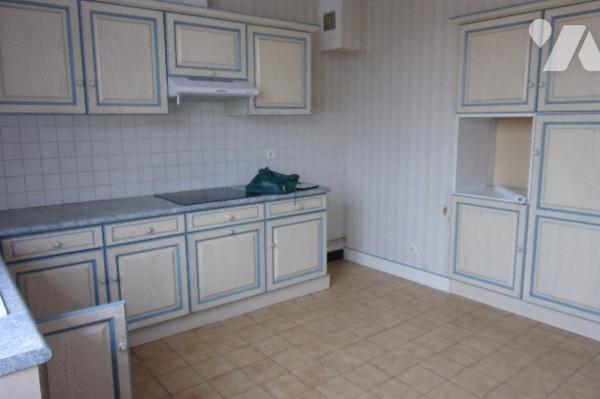 Opportunité investisseur,un ensemble immobilier de 2 appartements de 79m² et 71m² avec garages.