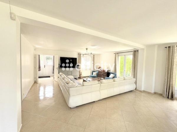 Maison
         5 pièces
        - 168 m² 449 000 € *