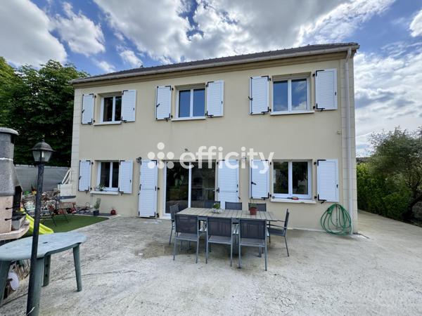 Maison
         5 pièces
        - 168 m² 449 000 € *