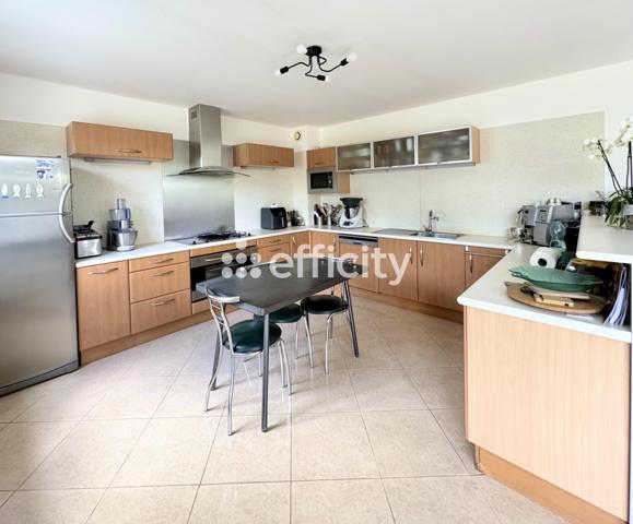 Maison
         5 pièces
        - 168 m² 449 000 € *