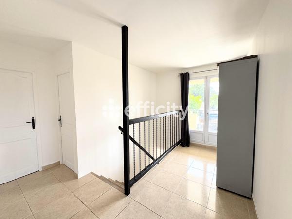 Maison
         5 pièces
        - 168 m² 449 000 € *