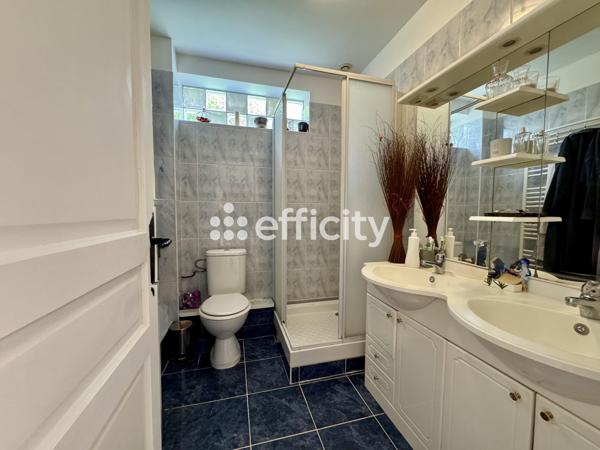Maison
         5 pièces
        - 168 m² 449 000 € *