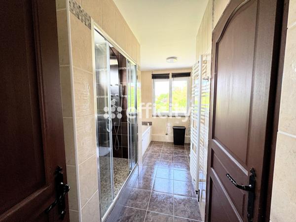 Maison
         5 pièces
        - 168 m² 449 000 € *