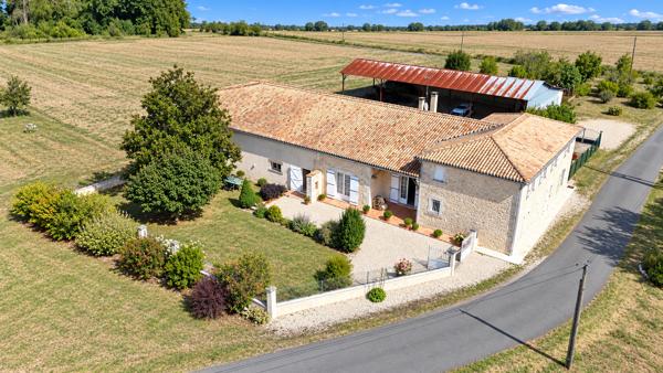 ENSEMBLE IMMOBILIER – PROPRIÉTÉ DE CARACTÈRE EN PIERRE – DOMAINE FAMILIAL, ÉQUESTRE OU TOURISTIQUE