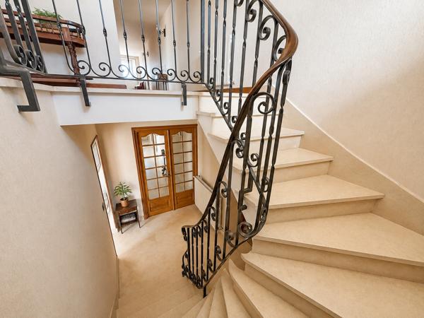 ENSEMBLE IMMOBILIER – PROPRIÉTÉ DE CARACTÈRE EN PIERRE – DOMAINE FAMILIAL, ÉQUESTRE OU TOURISTIQUE