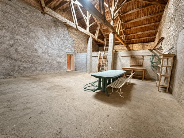 ENSEMBLE IMMOBILIER – PROPRIÉTÉ DE CARACTÈRE EN PIERRE – DOMAINE FAMILIAL, ÉQUESTRE OU TOURISTIQUE