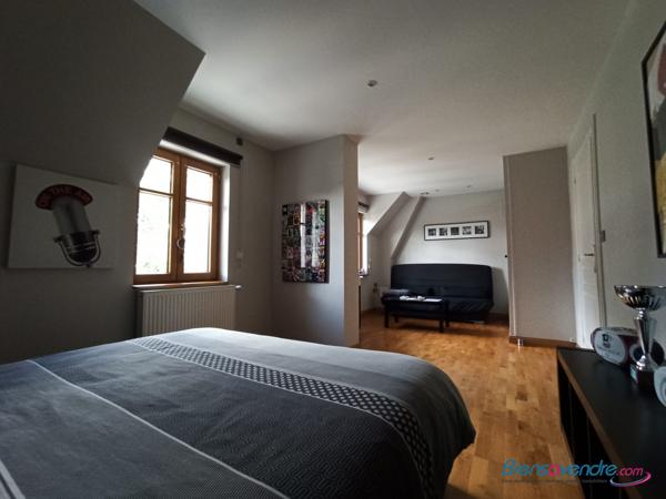 GRANDE LONGERE RENOVEE PROCHE TOURS