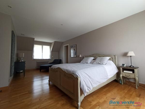 GRANDE LONGERE RENOVEE PROCHE TOURS