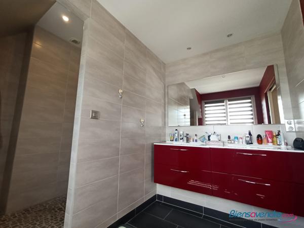 GRANDE LONGERE RENOVEE PROCHE TOURS