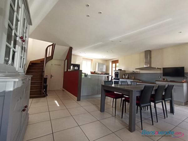 GRANDE LONGERE RENOVEE PROCHE TOURS