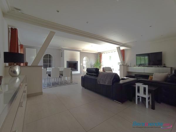 GRANDE LONGERE RENOVEE PROCHE TOURS