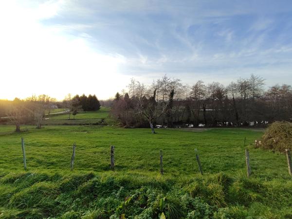 Maison du Périgord avec maison d'amis, 2 étangs, 4 ha