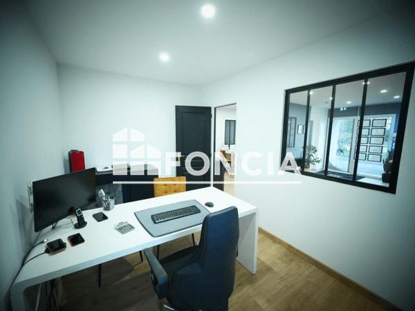 Location Local commercial 2 pièces 72.9 m² - 53 RUE DU MARECHAL DE LATTRE DE TASSIGNY Andresy 78570