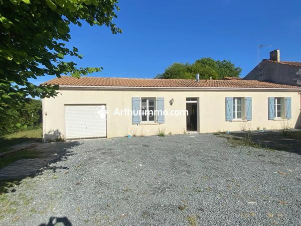Location                                                      Maison
                        
                     4 pièces                      93 m2                     à Bagnizeau