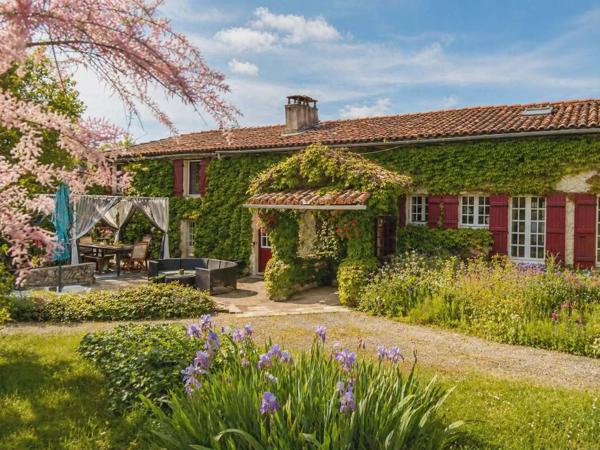 Jolie maison de caractère avec gîte et chalet de 2 chambres