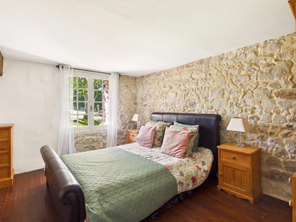 Jolie maison de caractère avec gîte et chalet de 2 chambres
